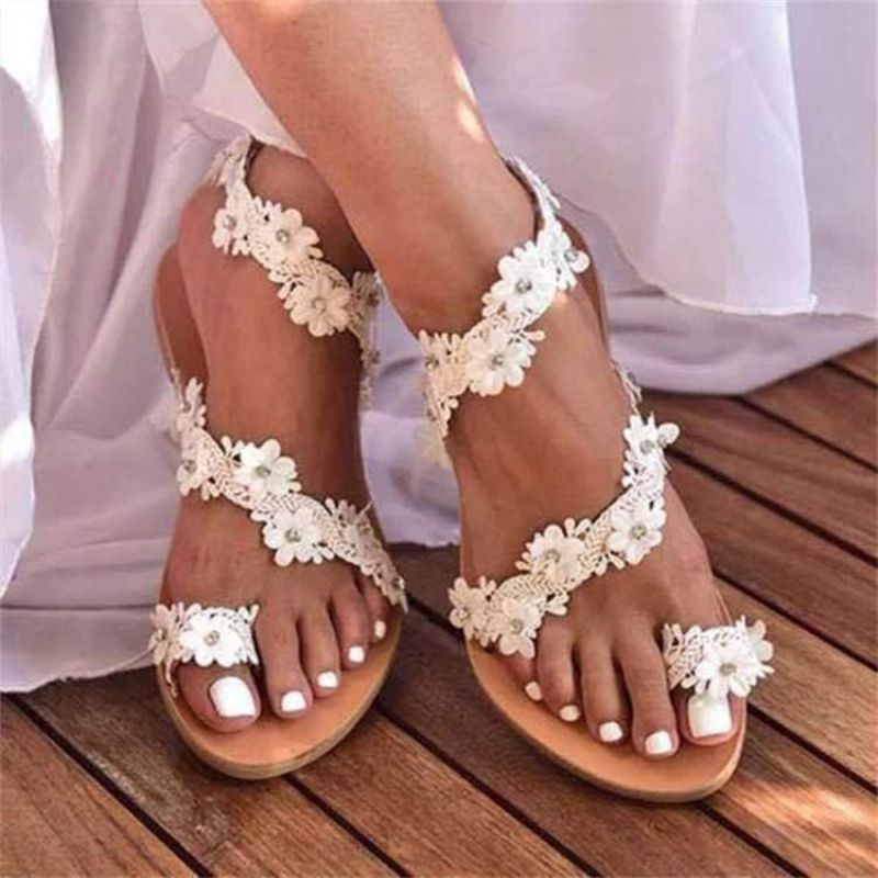 Thong Slip-On Flat With Appliques Γυναικεία Σανδάλια